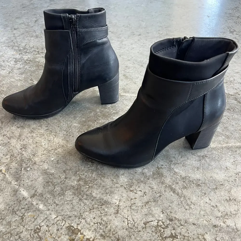 Clarks Black Leather Heeled Ankle Booties Comfortable Work Boots Women's Size 9